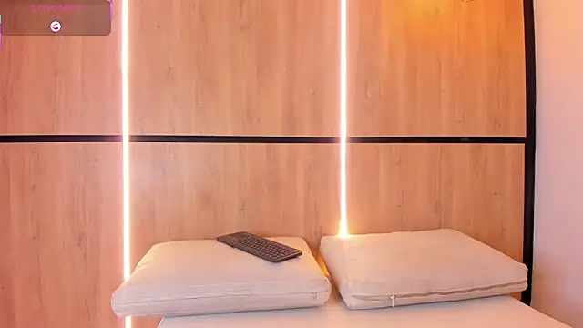 ashlyn parker online show from November 26, 8:32 pm