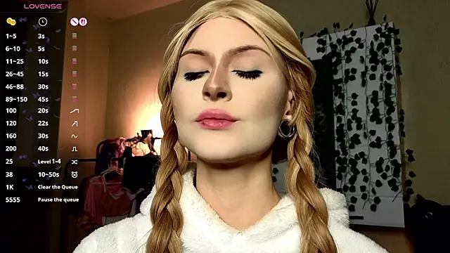 Emily  Mooree online show from November 14, 3:50 am