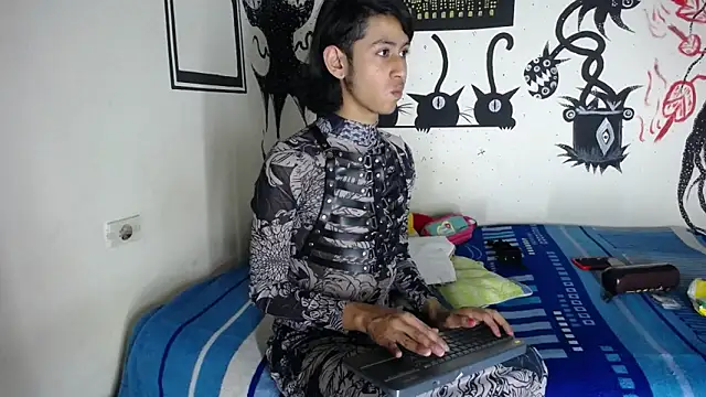 Naicollsxxx online show from October 24, 2:29 am