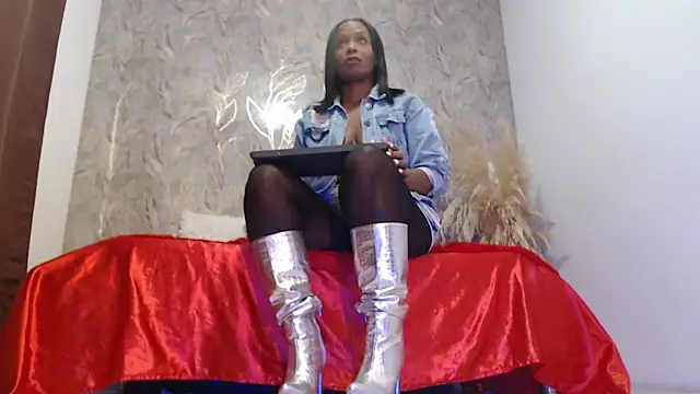 RAICHELLCOOPER1 online show from November 30, 12:09 pm