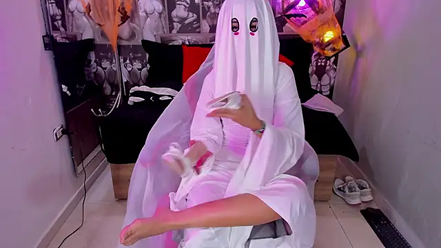 Snapshot of Lil_ceyy chatting on October 21, 8:13 pm Lil ceyy online show from October 21, 8:13 pm