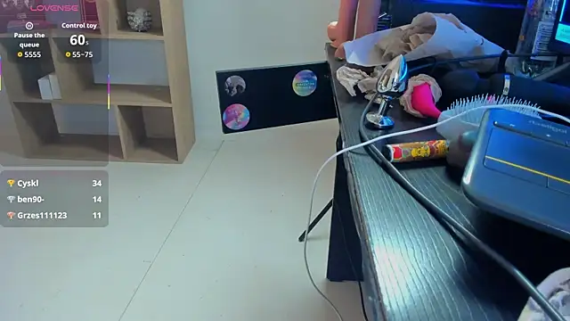 CleeoAdams  online show from October 5, 6:07 am