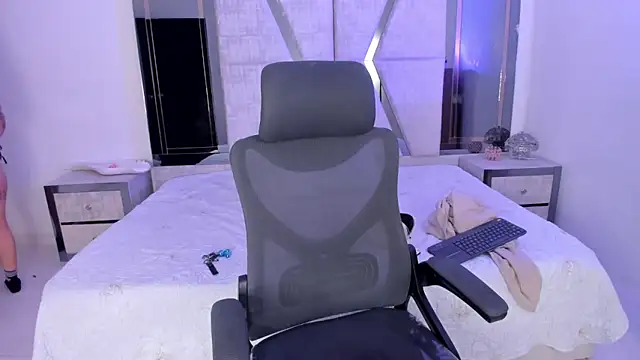 CleeoAdams  online show from September 16, 4:31 am