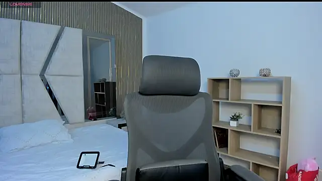 BellaaStorm online show from November 12, 8:51 pm