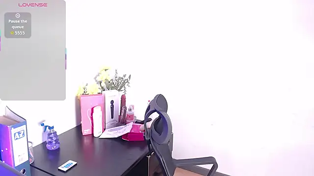 esmeralda-bk online show from February 24, 9:35 pm