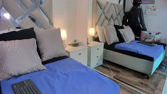 raquell moore online show from October 15, 11:18 pm