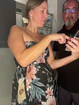 Snapshot of TheConfidentialClub chatting on October 5, 3:11 am TheConfidentialClub online show from October 5, 3:11 am