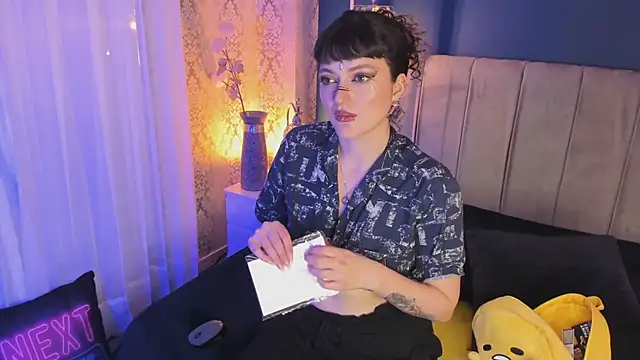 JeanneSabatier online show from October 20, 7:50 pm