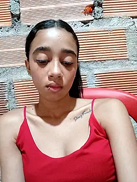 Snapshot of Zoe_Sweett18 chatting on October 22, 12:32 pm Zoe Sweett18 online show from October 22, 12:32 pm