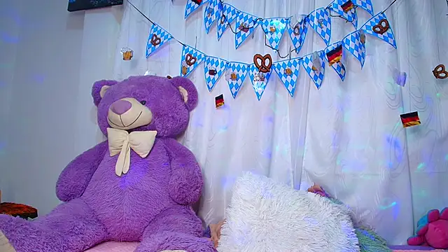 MiaFlamesxxx online show from October 4, 12:38 am