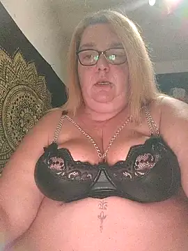 diosacurvy1984 online show from November 5, 10:48 pm