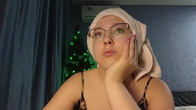 HotBrandyX online show from December 4, 10:28 am