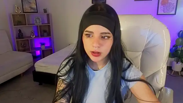 Nicole Foxx  online show from October 20, 7:39 pm