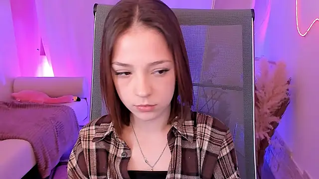 PamBeesly online show from December 16, 8:53 am