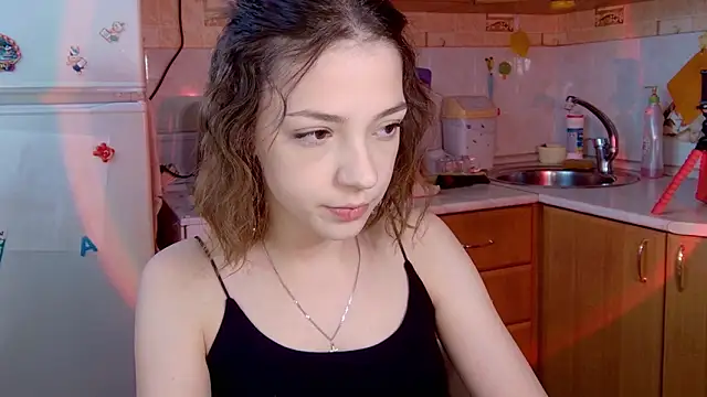 PamBeesly online show from February 8, 8:18 am