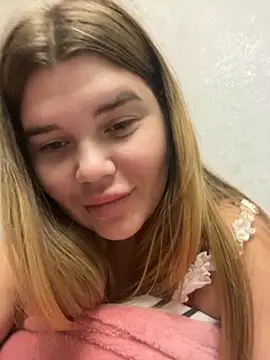 Snapshot of ella_zzz chatting on October 2, 9:53 pm ella zzz online show from October 2, 9:53 pm