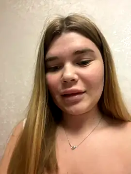 Snapshot of ella_zzz chatting on October 15, 10:45 pm ella zzz online show from October 15, 10:45 pm