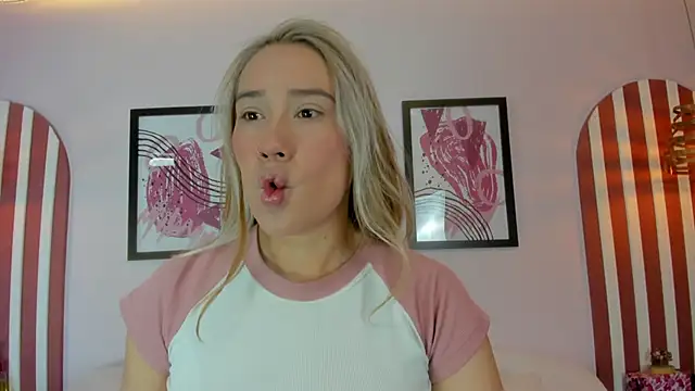 Lannajansen online show from October 20, 3:37 pm