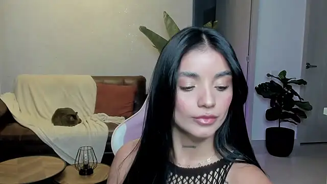 LairaScott online show from October 14, 11:40 pm