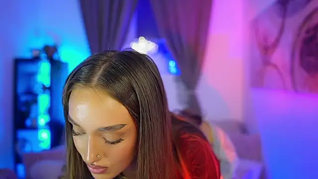 Clara Nia online show from October 2, 6:35 pm