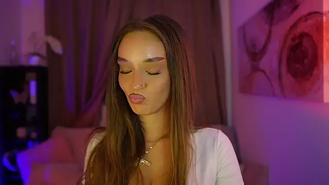 Clara Nia online show from September 14, 6:39 pm