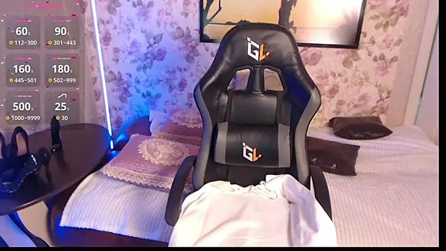 AliciaBlondes online show from February 7, 8:07 am