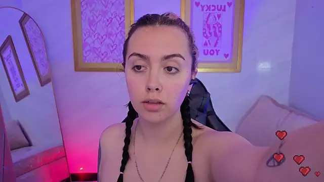 Hela v online show from February 16, 8:09 pm