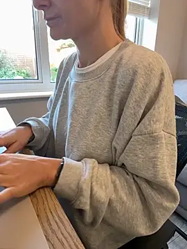 Phoebe Lily online show from October 22, 7:57 am