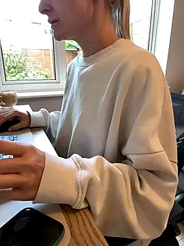 Phoebe Lily online show from October 15, 8:39 am