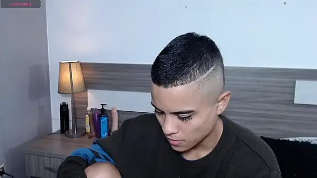 Liiamthompson online show from December 22, 9:56 am