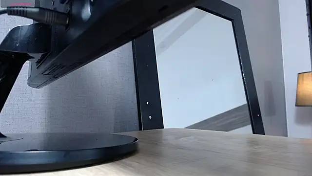 Liiamthompson online show from November 21, 7:16 pm