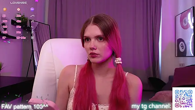 Gretchen Mol online show from February 21, 7:42 am