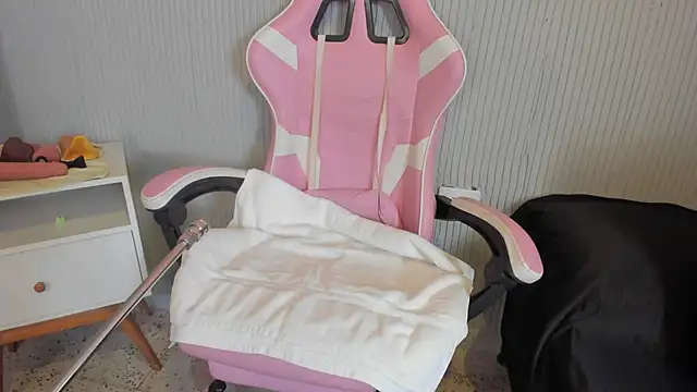 yeikafoxy online show from February 10, 11:35 am