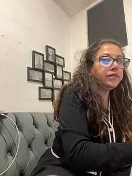 MirandaLatinaLovely online show from January 18, 9:33 pm