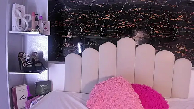 Annyrosee online show from December 4, 9:04 pm