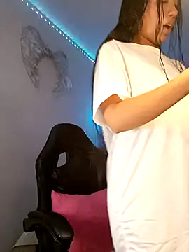 SallyWhitee online show from February 19, 4:45 am