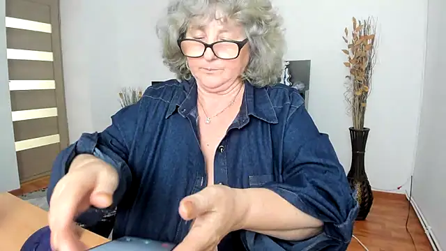 Snapshot of NoraJohnson6 chatting on October 22, 1:05 pm NoraJohnson6 online show from October 22, 1:05 pm