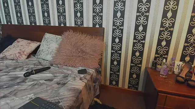 MARIA-LITLLE online show from September 19, 8:19 pm