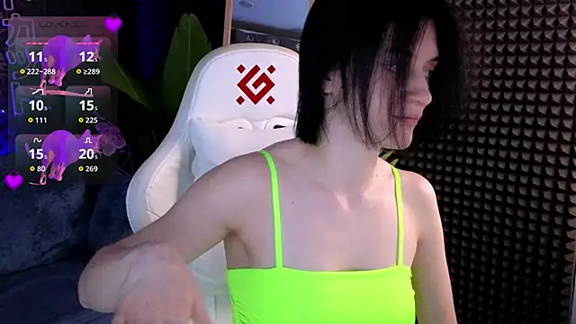 roxy riot  online show from September 27, 3:25 am