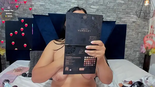 Sophia Brunett online show from October 3, 11:59 am