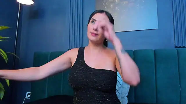 scarlet edwars online show from October 29, 8:11 pm