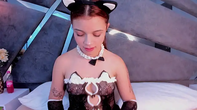 Giselle Lauren online show from October 31, 7:51 pm