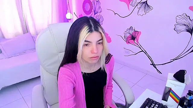 Isabela Fiorelli online show from November 11, 1:30 pm