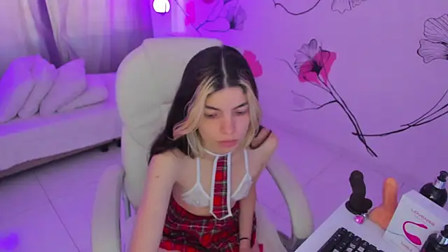 Isabela Fiorelli online show from November 22, 1:36 pm