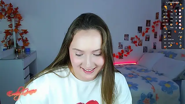 Snapshot of EmilyxxGraces chatting on October 17, 2:04 am EmilyxxGraces online show from October 17, 2:04 am