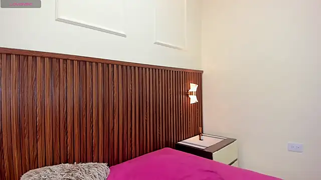 MELINAMARTINS online show from November 21, 8:11 pm