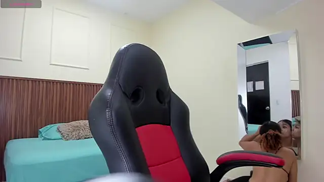 MELINAMARTINS online show from October 4, 7:18 pm