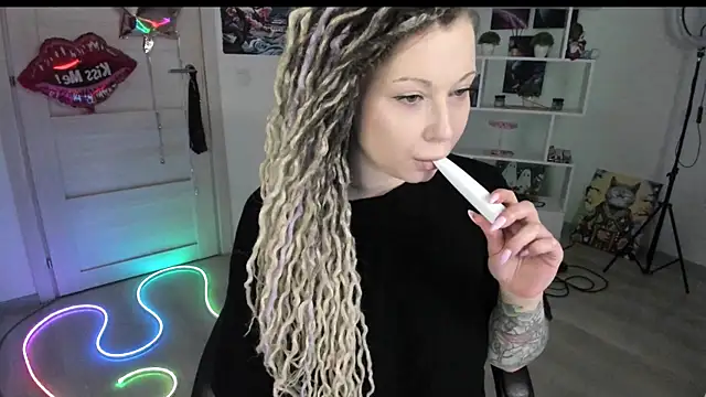 HoneySallyMoore online show from March 1, 5:01 pm