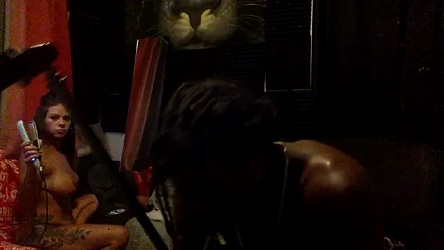 Snapshot of CoffeeNCreamHer chatting on October 6, 10:58 pm CoffeeNCreamHer online show from October 6, 10:58 pm