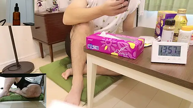 Snapshot of YARASERO-kun chatting on September 12, 4:57 am YARASERO-kun online show from September 12, 4:57 am